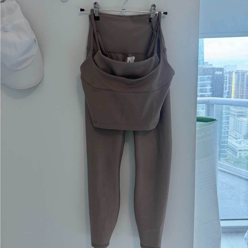 ALO Yoga taupe airlift 7/8 length leggings
